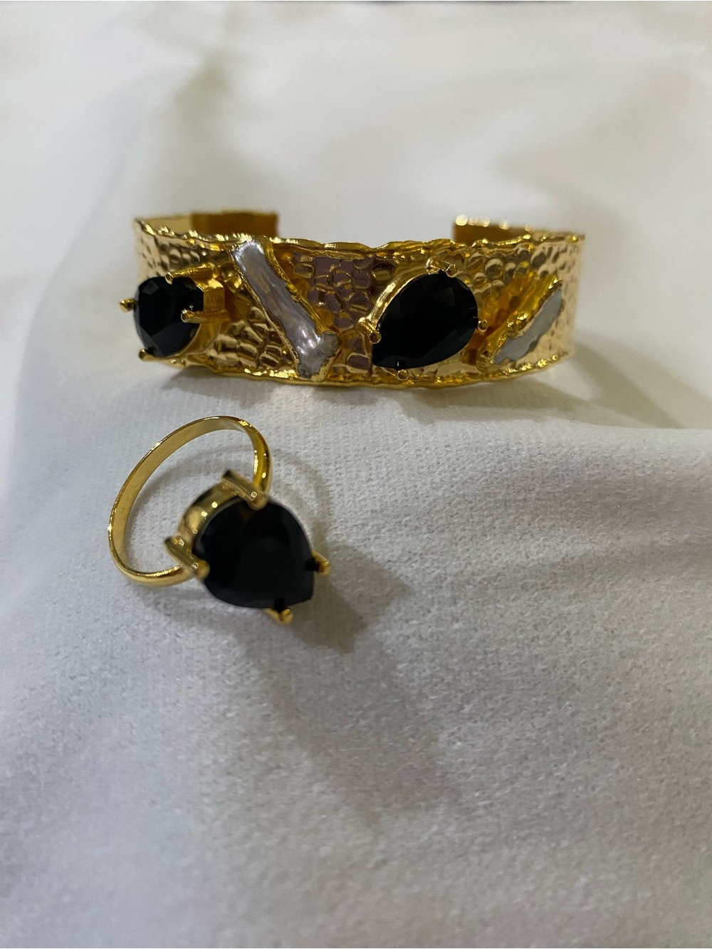Goldtone Bangle - Picture 5 of 5